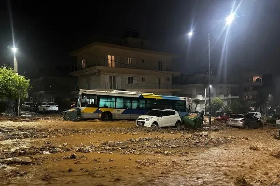 Σύγκρουση δημάρχου Γλυφάδας - ΔΕΔΔΗΕ για τα αίτια της καταστροφής στην Άνω Γλυφάδα