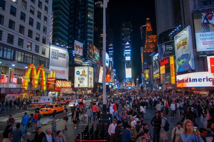 ΗΠΑ: Η Νέα Υόρκη απαγορεύει τις... "ένοπλες" βόλτες στην Times Square
