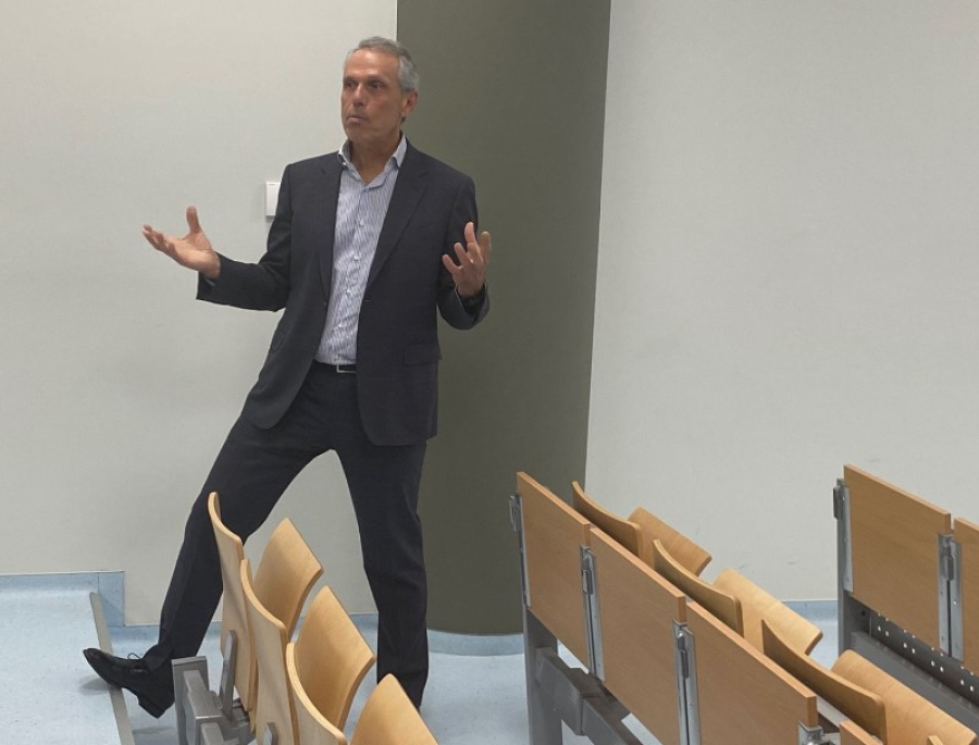 Γιατί ο Mr Dimand επέστρεψε στο Πανεπιστήμιο