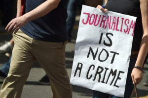 ΕΚ: Κανόνες της ΕΕ για την προστασία δημοσιογράφων και ακτιβιστών από δικαστικό εκφοβισμό