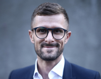 David Timis: Πρέπει να επενδύουμε σε ανθρώπους, όχι μόνο σε εργαλεία