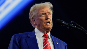 Ο Τραμπ ανακοίνωσε πρόσθετους δασμούς 10% στα κινεζικά προϊόντα από την 4η Μαρτίου