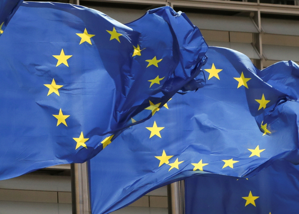 Η ΕΕ υιοθετεί τον ελάχιστο φόρο 15% στις πολυεθνικές