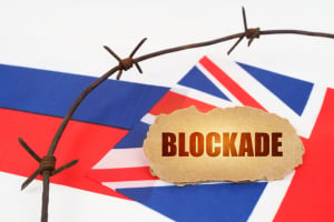 Η Βρετανία ανακοίνωσε νέες εμπορικές κυρώσεις κατά Ρωσίας και Λευκορωσίας