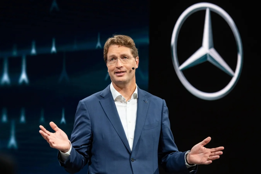 Όλα Καλένιους (CEO Mercedes-Benz): Η αυτοκινητοβιομηχανία είναι πρόθυμη να εισέλθει στην αμυντική παραγωγή
