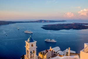 Bloomberg: Μεγάλο ενδιαφέρον για κρουαζιέρες στα ελληνικά νησιά