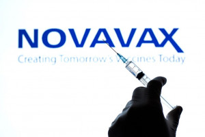 Το εμβόλιο Novavax μπορεί να εγκριθεί από τη Βρετανία τον Απρίλιο
