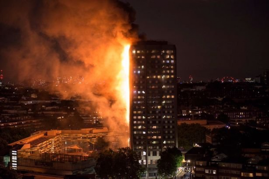 Βρετανία: Πυρκαγιά σε 17ωροφο ουρανοξύστη στο ανατολικό Λονδίνο