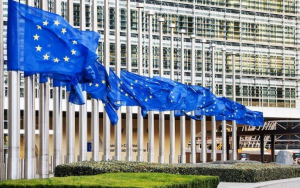 Οι ΥΠΕΞ της ΕΕ συζητούν σχέδιο για τη χορήγηση στρατιωτικής βοήθειας αξίας 20 δισ. ευρώ στην Ουκρανία