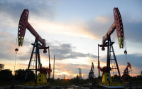 Η Ευρωπαϊκή Επιτροπή εξετάζει το ενδεχόμενο επιβολής κυρώσεων στο ρωσικό πετρέλαιο