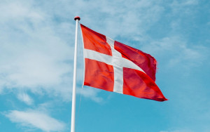 Δανία: Εγκρίθηκε ο νόμος για επανεγκατάσταση αιτούντων άσυλο εκτός Ευρώπης