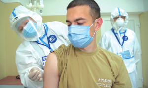 Οι ρυθμοί εμβολιασμού κατά του κορονοϊού στη Ρωσία σχετίζονται με τη ζήτηση, λέει το Κρεμλίνο