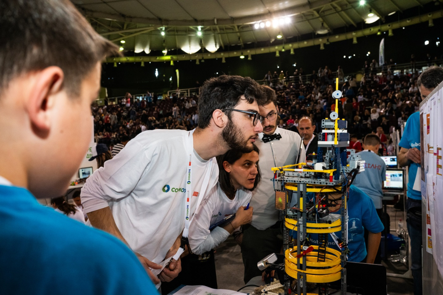 COSMOTE: Για 10 χρόνια συμβάλλει στη διάδοση και ανάπτυξη της Εκπαιδευτικής Ρομποτικής