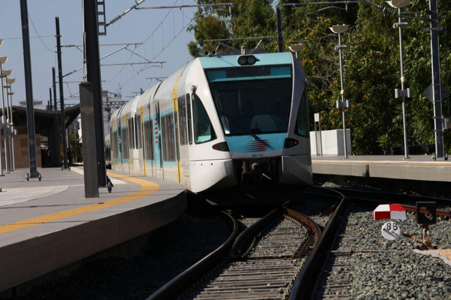 Άγιοι Θεόδωροι: 2 οπλισμένοι άνδρες στον Προαστιακό