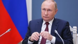 Ρωσία: Ο Πούτιν καλεί τους επιχειρηματίες να στηρίξουν την οικονομία