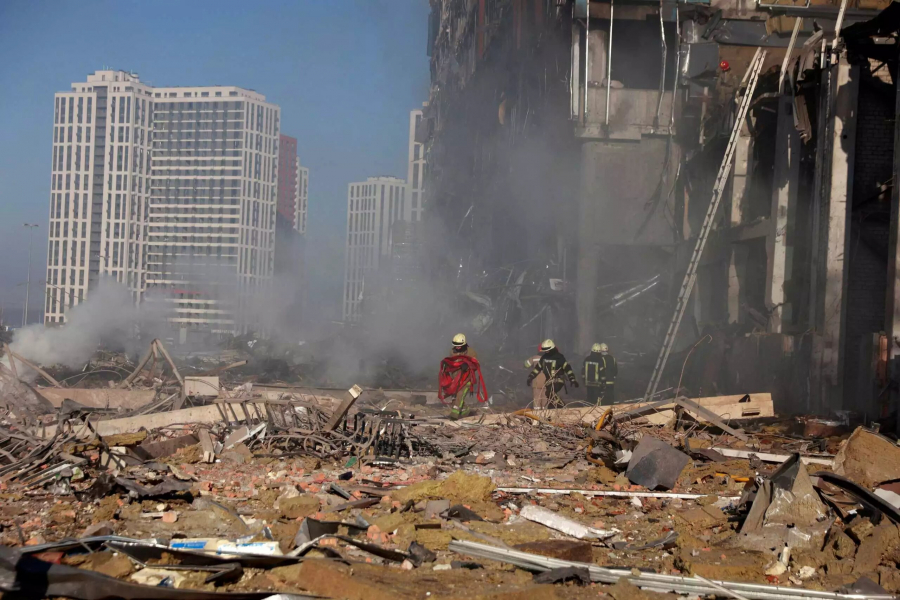 Ρωσία: Αποθήκη πυρομαχικών ήταν το εμπορικό κέντρο που επλήγη στο Κίεβο