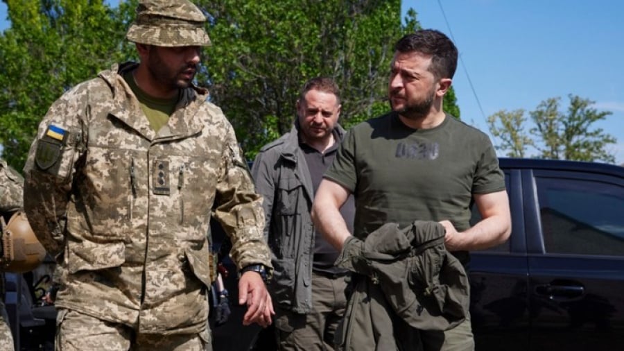Ουκρανία: Το Κίεβο επιβεβαιώνει τον θάνατο στρατηγού των φιλορώσων - Στο μέτωπο του Ντονμπάς ο Ζελένσκι