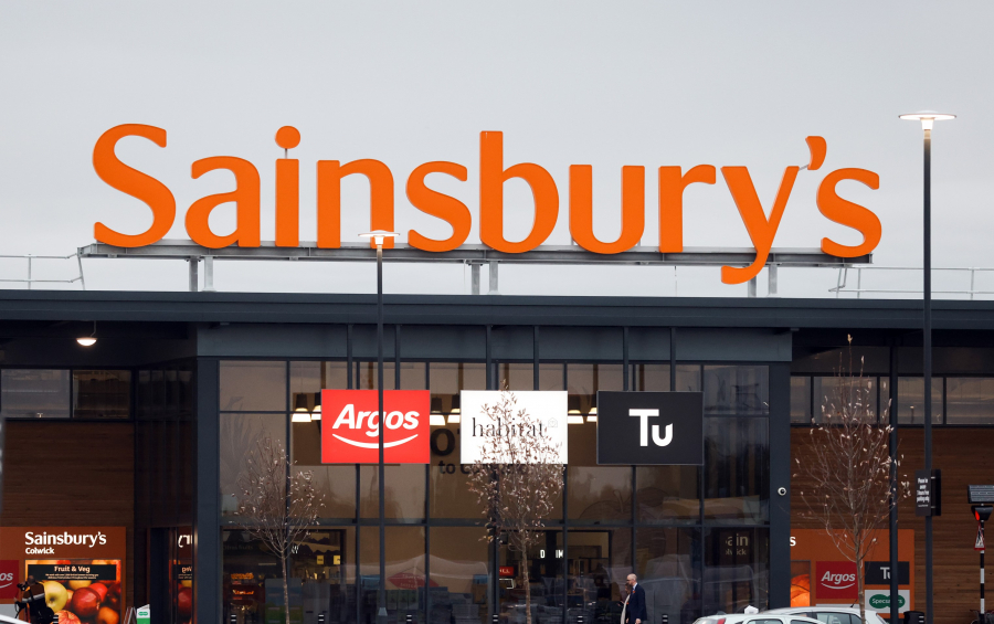 Sainsbury&#039;s: Επέστρεψε στα κέρδη, προειδοποιεί για το τρέχον έτος