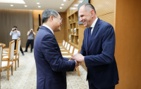 Γ. Γεραπετρίτης: Συνάντηση με τον πρωθυπουργό του Βιετνάμ - Έμφαση στην οικονομική συνεργασία