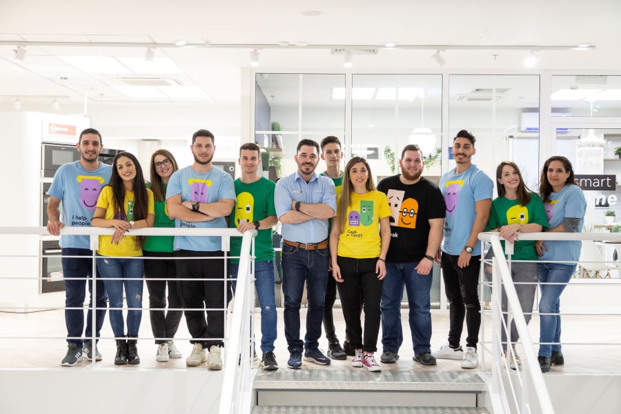 Πλαίσιο: Αυξάνει το μισθό σε περισσότερους από 700 συνεργάτες του