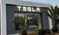 Tesla: Οι πωλήσεις στην Ευρώπη μειώθηκαν στο μισό τον Απρίλιο