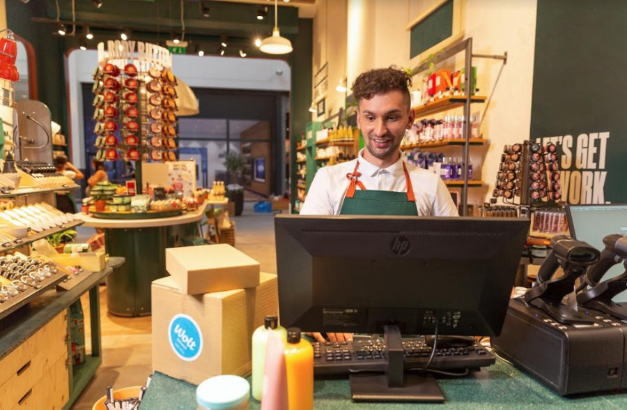 Wolt: Λανσάρει την υπηρεσία ''Wolt Drive'' για τα ηλεκτρονικά καταστήματα