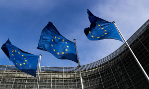 ΕΕ: Η Ευρωπαϊκή Επιτροπή επιβραδύνει την προώθηση της επενδυτικής συμφωνίας με την Κίνα