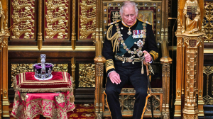Νέος βασιλιάς από σήμερα στη Βρετανία - Εβδομάδες πένθους για τη βασιλική οικογένεια