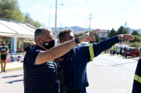 Στο μέτωπο της φωτιάς στο Αλεποχώρι μετέβη σήμερα το πρωί ο Περιφερειάρχης Γ. Πατούλης