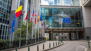 Κράτος δικαίου: Το Ευρωκοινοβούλιο ετοιμάζεται να κινηθεί νομικά κατά της Κομισιόν για &quot;παράλειψη&quot;