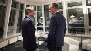 Τηλεφωνική επικοινωνία Μητσοτάκη - Μερτς: Τον συνεχάρη για την εκλογική του νίκη