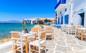 Γιατί το 2023 η Ελλάδα πέτυχε ρεκόρ μεγεθών στον τουρισμό -Το στοίχημα του 2024