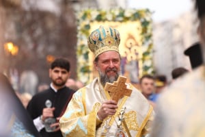 Θεσσαλονίκη: Ολοκληρώθηκε η τελετή αγιασμού των υδάτων στο λιμάνι της Θεσσαλονίκης