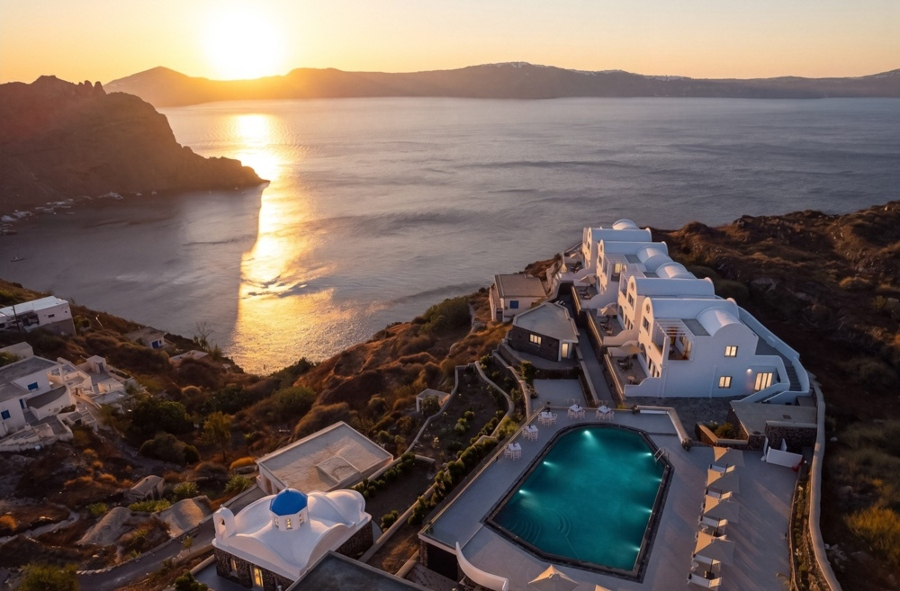 Η Aria Hotels παρουσίασε ένα νέο ξενοδοχείο στον παραδοσιακό οικισμό του Μανωλά στη Θηρασία