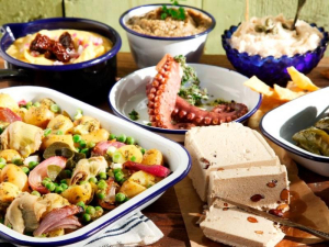 ΙΕΛΚΑ: Πόσο επηρεάζει τις πωλήσεις του λιανεμπορίου τροφίμων, η περίοδος νηστείας