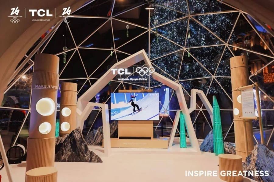 TLC: Συμμετοχή στην τελετή φωταγώγησης του χριστουγεννιάτικου δέντρου στο Μιλάνο