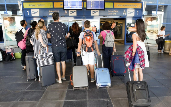 Κατά 60% περισσότερες πτήσεις από ΗΠΑ και 13% από Βρετανία στην Αθήνα σε σχέση με το 2019
