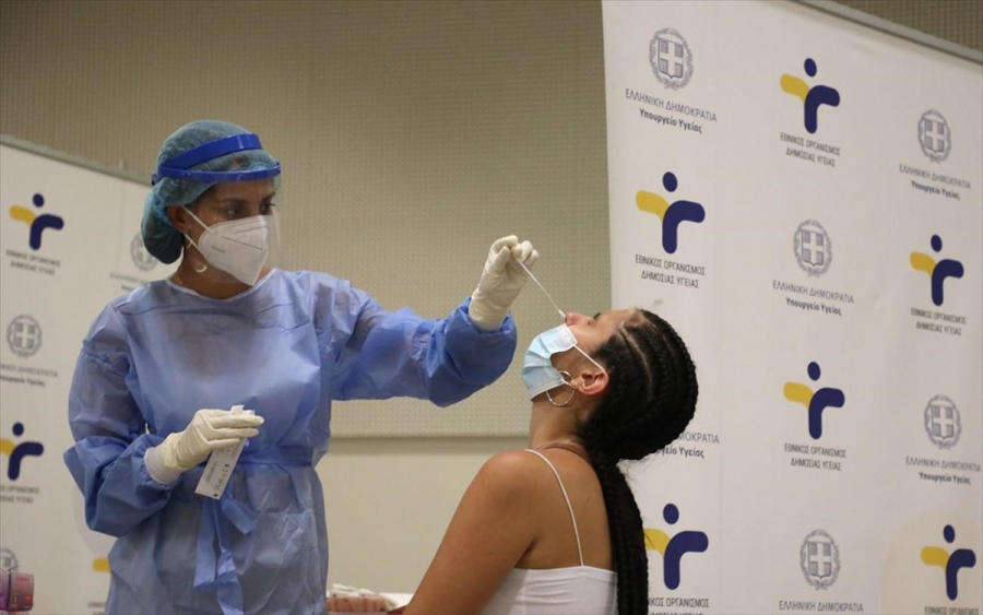 ΕΟΔΥ: Στο 10,21% η θετικότητα σε 12.184 rapid tests Covid την Τετάρτη