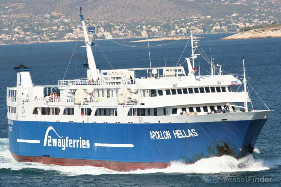 Μηχανική βλάβη στο πλοίο "Απόλλων Ελλάς" - Επιστρέφει στον Πειραιά με 453 επιβάτες
