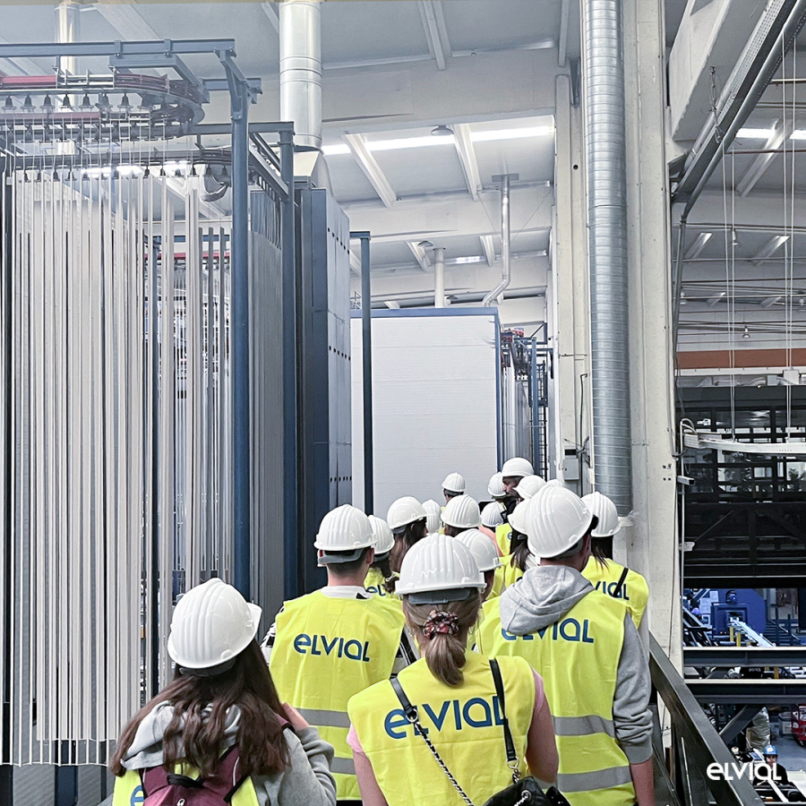 Στις εγκαταστάσεις της ELVIAL πραγματοποιήθηκε εκπαιδευτική επίσκεψη από το Γυμνάσιο Γυναικόκαστρου