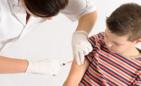 Εμβόλια κορoνοϊού: Ποιες είναι οι φυσιολογικές και ποιες οι ανεπιθύμητες παρενέργειες