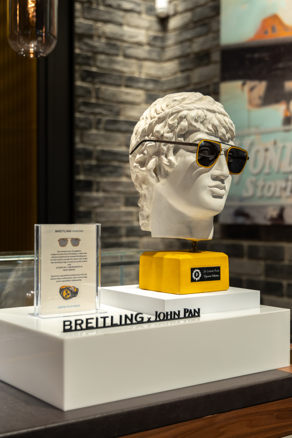 H Breitling παρουσιάζει τον Έλληνα σχεδιαστή γυαλιών ηλίου, John Pan, με ένα μοναδικό event