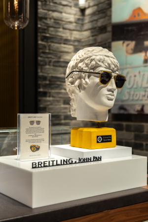 H Breitling παρουσιάζει τον Έλληνα σχεδιαστή γυαλιών ηλίου, John Pan, με ένα μοναδικό event