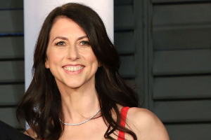 Μακένζι Σκοτ: Πώς μοίρασε 8,6 δισ. δολάρια σε 12 μήνες