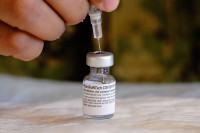 Καναδάς: Οι αρχές εγκρίνουν το εμβόλιο των Pfizer/BioNTech για τους εφήβους 12 ετών και άνω