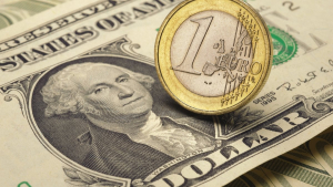 Το ευρώ υποχωρεί οριακά 0,04%, στα 1,0875 δολάρια