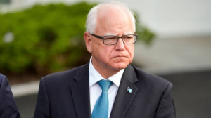 ΗΠΑ: Ο κυβερνήτης της Μινεσότα Γουόλς αποκλείει το ενδεχόμενο να είναι υποψήφιος