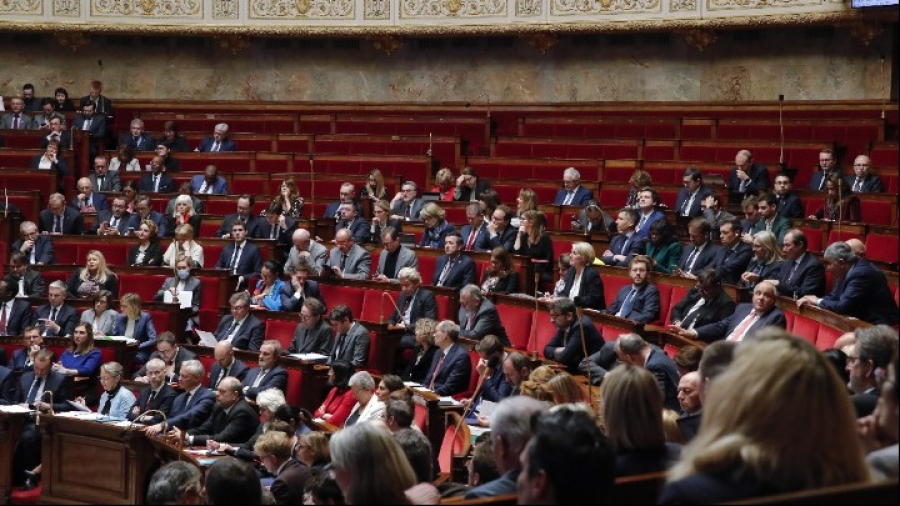 Γαλλία: Η κυβέρνηση Μακρόν πέρασε τον σκόπελο των προτάσεων μομφής