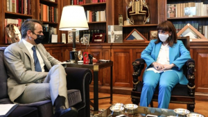 Μητσοτάκης: Απαντά στους αντιεμβολιαστές με άρθρο του Συντάγματος