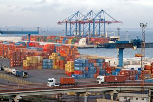 Πώς ο πόλεμος Ρωσίας-Ουκρανίας διαταράσσει τη ναυτιλία και αυξάνει τους ναύλους